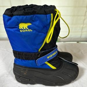 Big kid, boys, Sorel snow boots, blue, size 4.